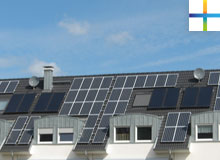 Photovoltaik und Solarthermie auf einem Satteldach